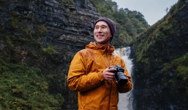 Photographer Matt Horspool using the OM-1 Mark II for birding and outdoor photography
